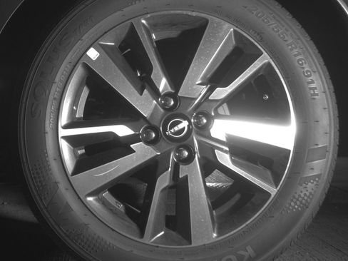 Used 2025 Nissan Versa SV FWD image 14