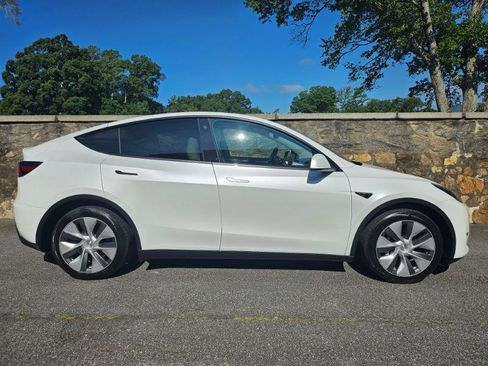 Used 2023 Tesla Model Y Long Range AWD/4WD image 9