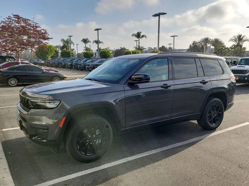 Used 2024 Jeep Grand Cherokee L Laredo AWD/4WD image 29