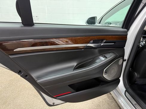 Used 2017 Genesis G90 3.3T Premium image 42