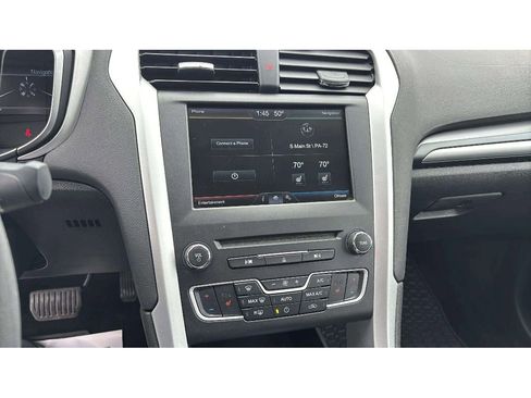 Used 2016 Ford Fusion SE image 16