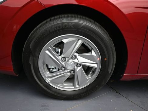 Used 2026 Hyundai Elantra SE FWD image 21