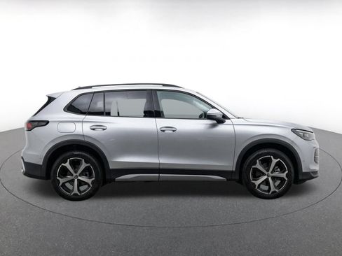 Used 2026 Volkswagen Tiguan SE FWD image 14
