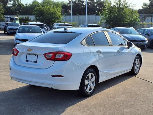 Used 2017 Chevrolet Cruze LS FWD image 4