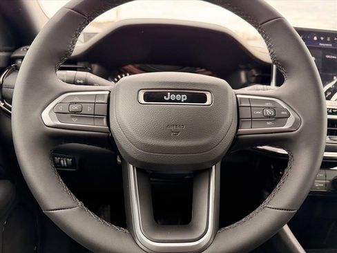 New 2026 Jeep Compass Latitude image 9
