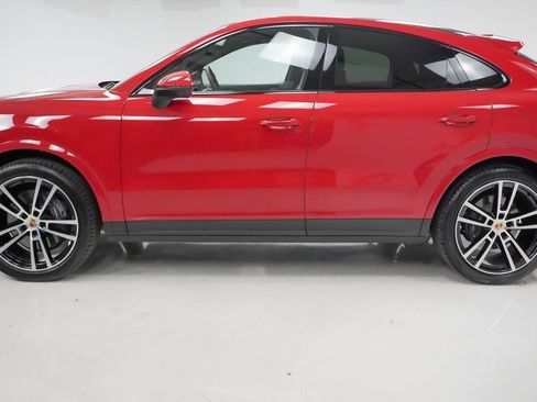 Certified 2025 Porsche Cayenne Coupe image 2