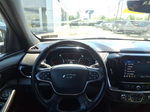 Used 2022 Chevrolet Traverse RS AWD/4WD image 19