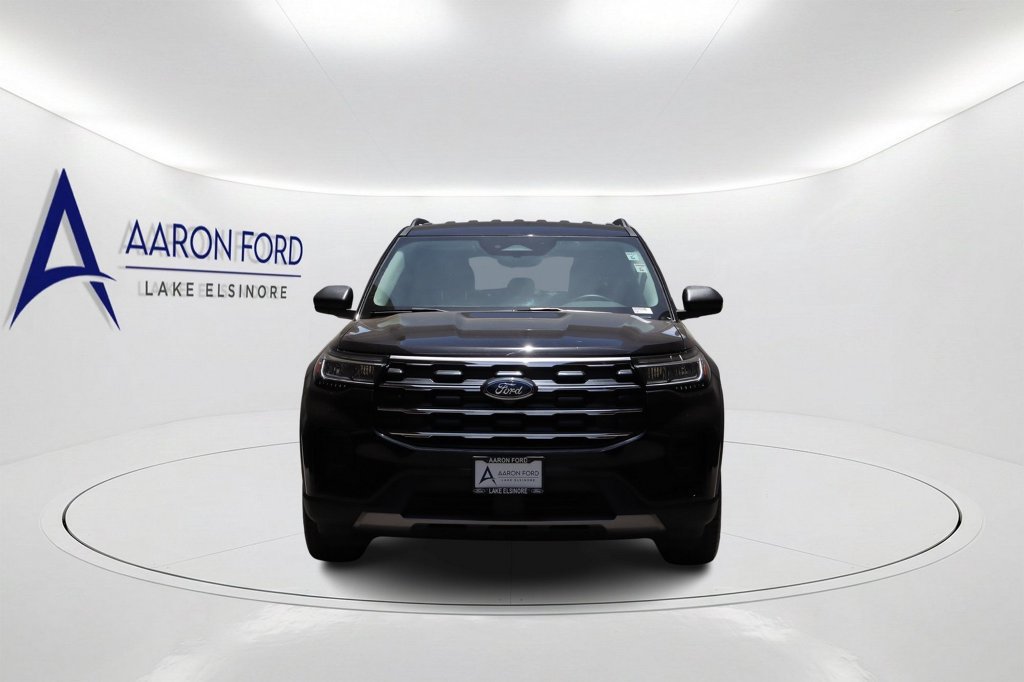 Used 2025 Ford Explorer Active RWD image 2