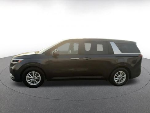 Used 2023 Kia Carnival LX image 8