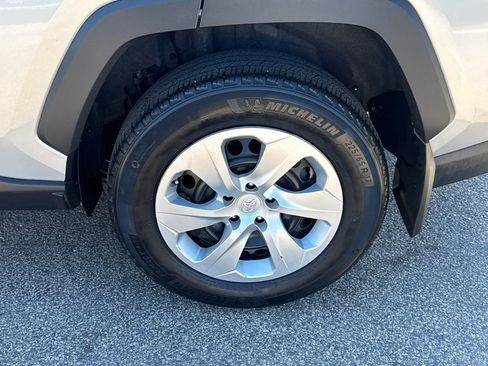 Used 2021 Toyota RAV4 LE w/ Carpet Mat Package (TMS) AWD/4WD image 39