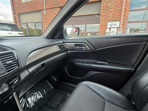 Used 2017 Honda Accord Sport image 36