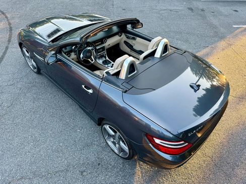 Used 2015 Mercedes-Benz SLK 250 image 30