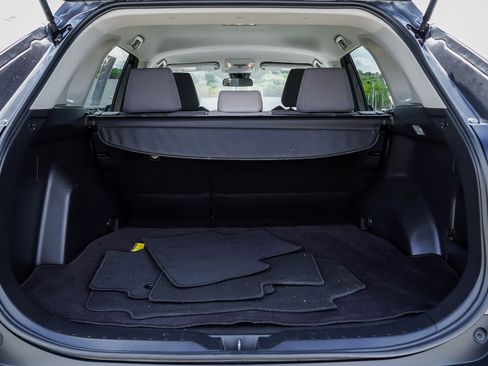 Used 2021 Toyota RAV4 XLE w/ Carpet Mat Package (TMS) AWD/4WD image 14