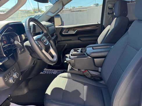 Used 2024 GMC Sierra 1500 SLE image 9