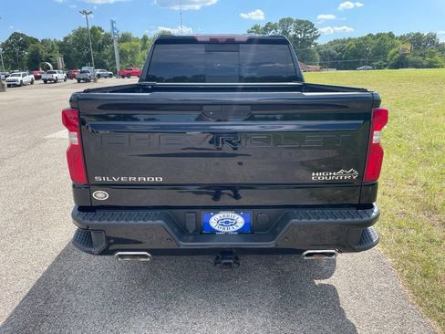 Used 2021 Chevrolet Silverado 1500 High Country w/ Technology Package AWD/4WD image 5