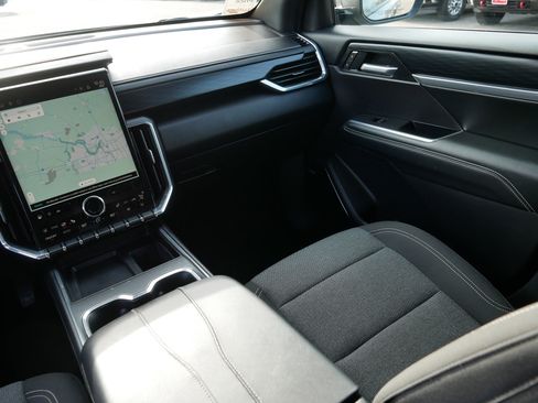 Used 2025 GMC Acadia Elevation image 11