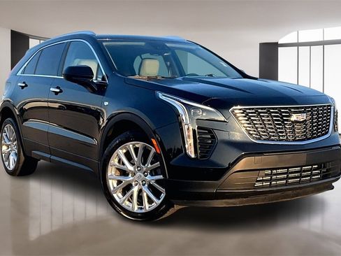 Used 2023 Cadillac XT4 Luxury w/ Cold Weather Package image 11