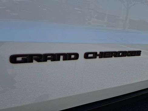 Used 2018 Jeep Grand Cherokee Trailhawk AWD/4WD image 34
