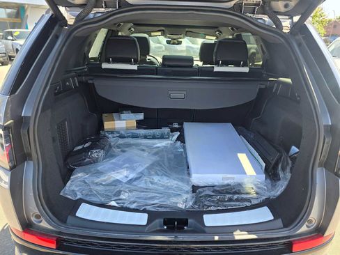 New 2023 Land Rover Discovery Sport SE R-Dynamic image 18