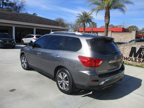 Used 2017 Nissan Pathfinder SV w/ Cargo Package image 11