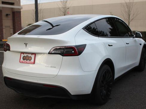 Used 2020 Tesla Model Y Long Range image 7