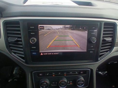 Used 2020 Volkswagen Atlas Cross Sport SE image 17
