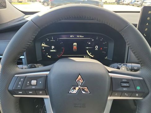 New 2025 Mitsubishi Outlander SE image 23