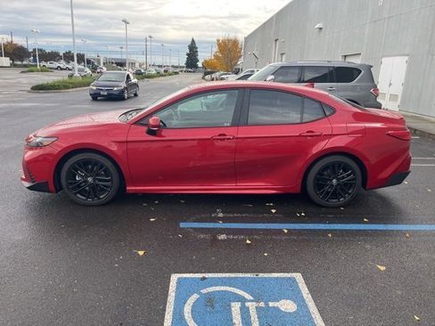 Used 2025 Toyota Camry SE image 8