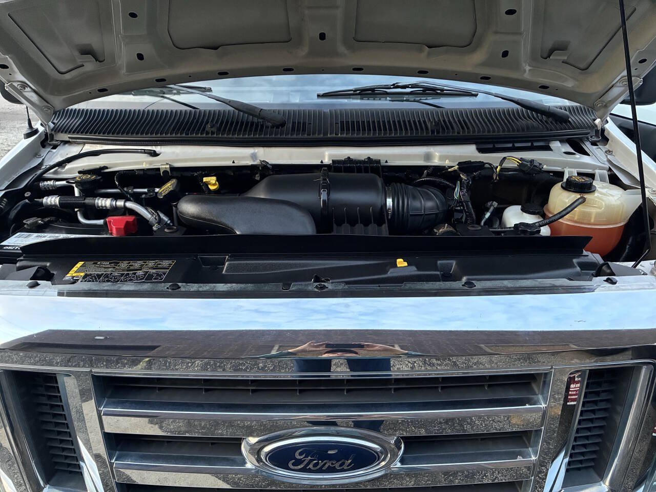 Used 2013 Ford E-350 and Econoline 350 Super Duty w/ Payload Pkg RWD image 27