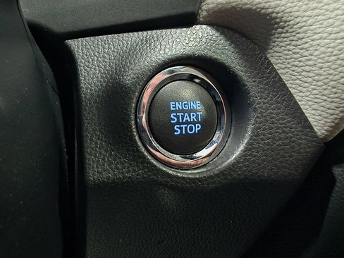 Used 2021 Toyota RAV4 XLE Premium AWD/4WD image 17