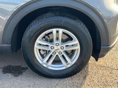 Used 2022 Ford Explorer XLT w/ Equipment Group 202A image 6