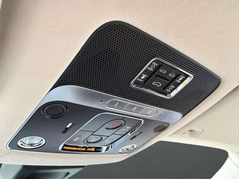 Certified 2024 Bentley Flying Spur V8 image 39