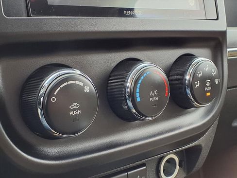 Used 2010 Jeep Compass Sport image 26