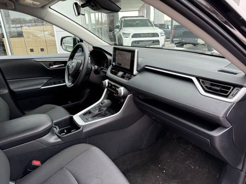 Used 2025 Toyota RAV4 XLE image 32