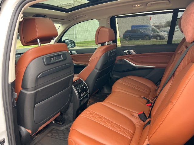 Used 2022 BMW X7 xDrive40i w/ Premium Package AWD/4WD image 47