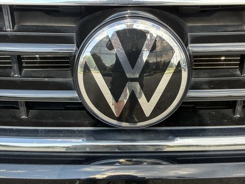Used 2023 Volkswagen Tiguan SE R-Line FWD image 9
