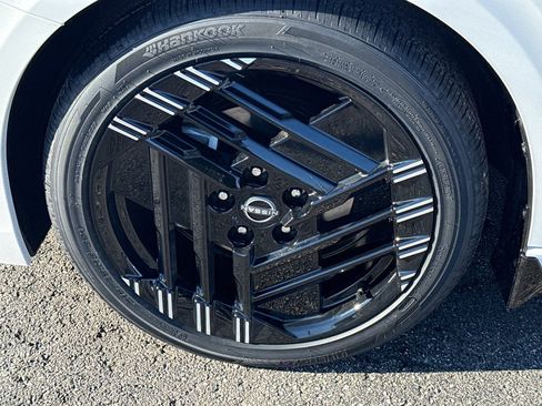 New 2026 Nissan Sentra SR w/ Floor Mat Package FWD image 9