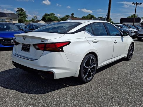Certified 2023 Nissan Altima 2.5 SR w/ SR Premium Package FWD image 6