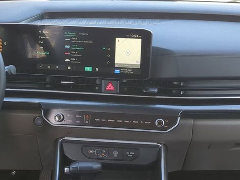 Used 2025 Kia Carnival image 17