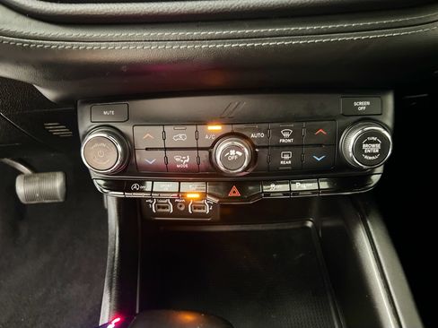 Used 2021 Dodge Durango SXT AWD/4WD image 27