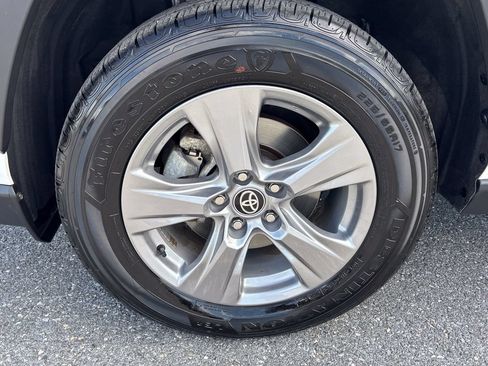 Used 2025 Toyota RAV4 XLE AWD/4WD image 45