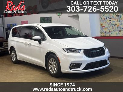Used 2023 Chrysler Pacifica Touring-L