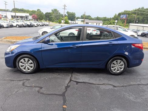 Used 2016 Hyundai Accent SE w/ Option Group 02 FWD image 4