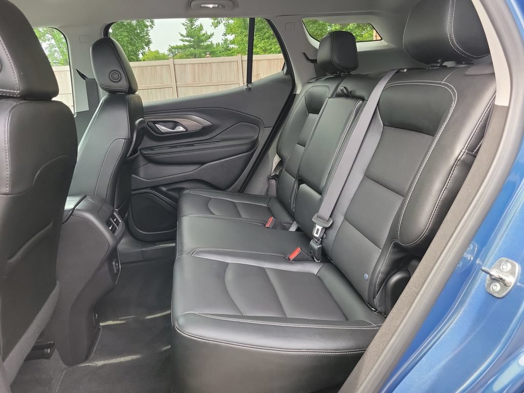Used 2024 GMC Terrain SLT AWD/4WD image 15