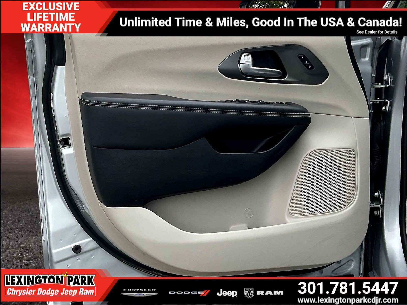 Used 2024 Chrysler Pacifica Touring-L FWD image 19
