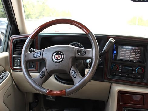 Used 2006 Cadillac Escalade EXT image 21