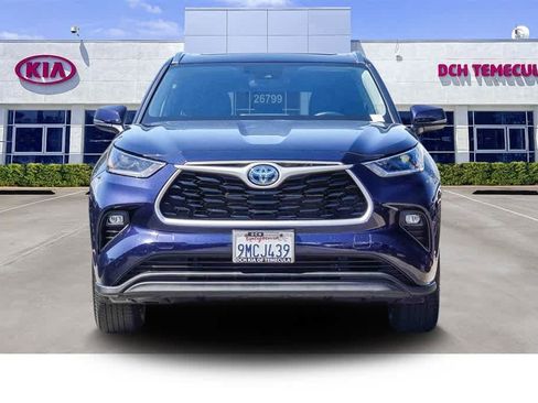 Used 2021 Toyota Highlander XLE image 2