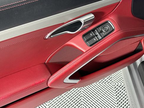Used 2019 Porsche 718 Cayman RWD image 16