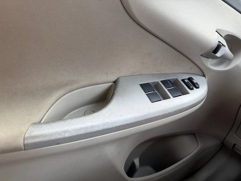 Used 2012 Toyota Corolla LE FWD image 17