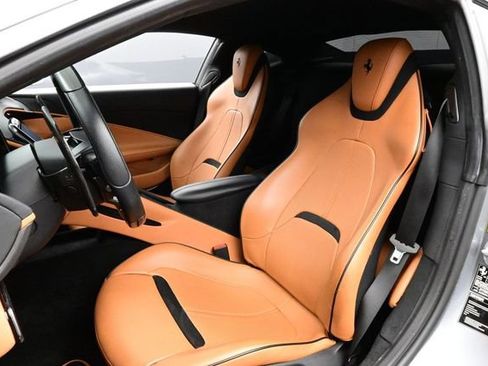 Used 2021 Ferrari Roma RWD image 5